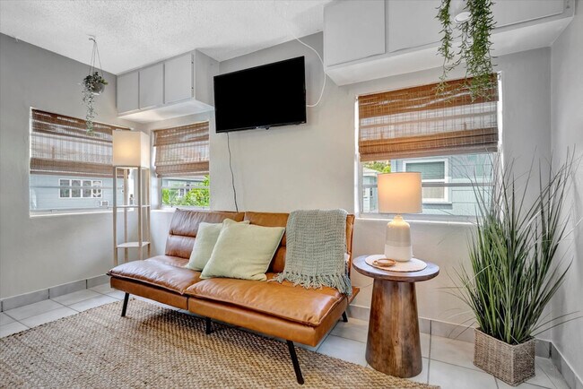 Foto del edificio - 483 E Shore Dr