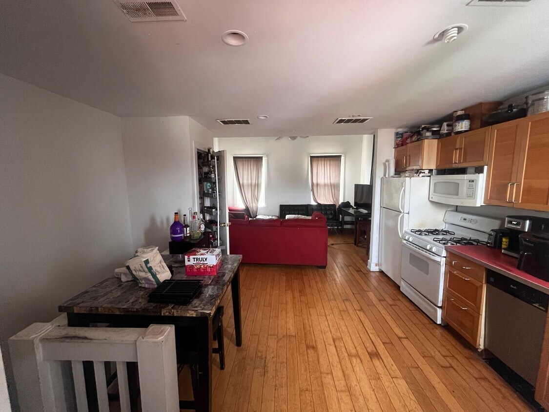 Foto principal - Bright and spacious three bedroom unit in ...