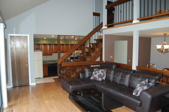 Building Photo - 300 Gemini Dr