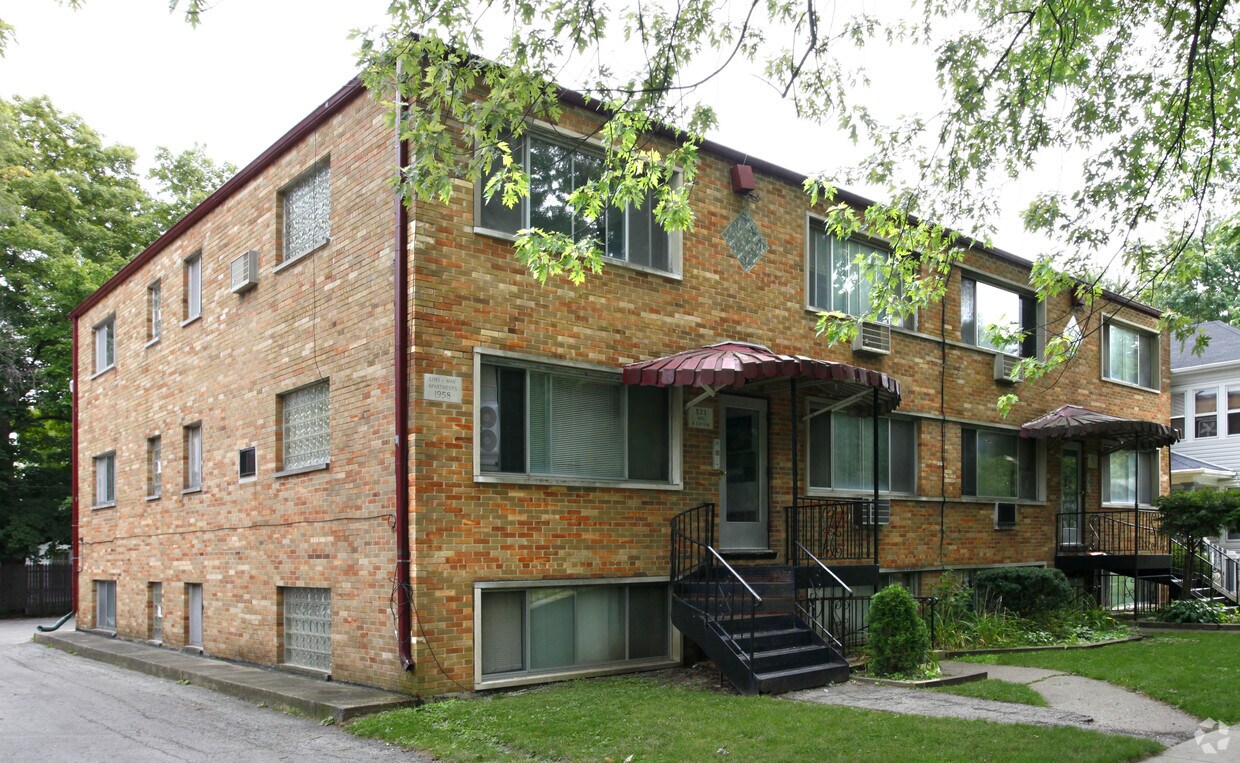 521523 N Genesee St, Waukegan, IL 60085 Apartments in Waukegan, IL