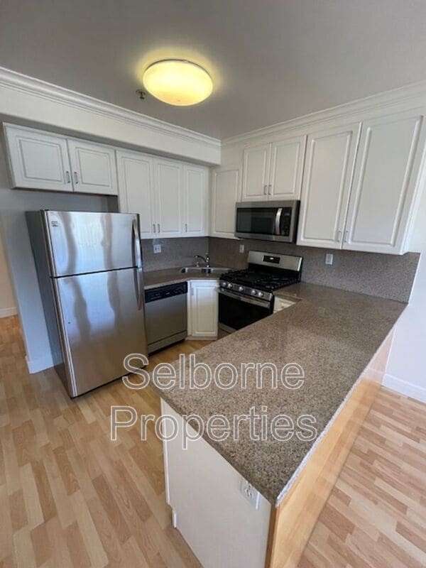 Building Photo - 1515 14th Ave
