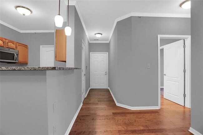 Building Photo - 12913 Tradd St