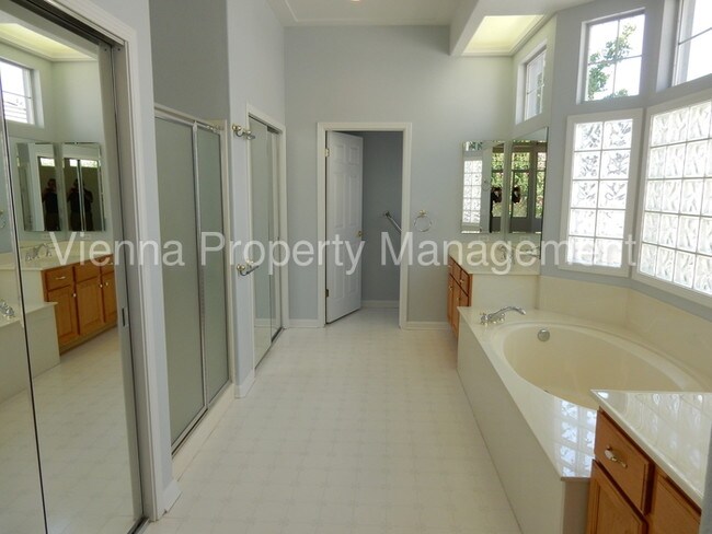 Foto del edificio - 517 Cold Stream Ct