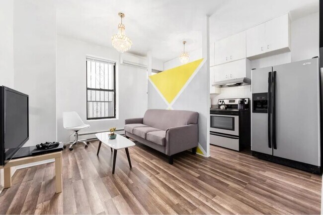 Foto del edificio - Furnished room/NOT APARTMENT