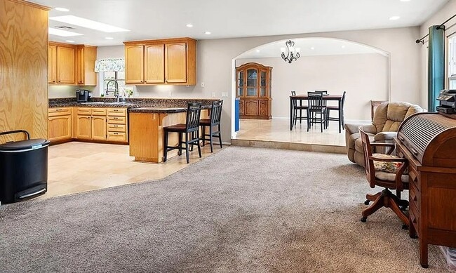 Foto del edificio - 3 bed 2 bath with 3 car garage