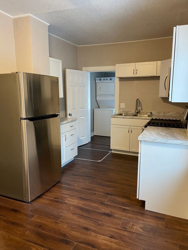 Building Photo - 630 E Bridge St