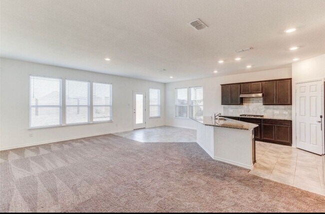 Foto del edificio - 321 Wild Onion Ln