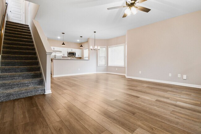 Building Photo - Pet Friendly Three Bedroom!