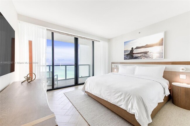 Building Photo - 2201 Collins Ave
