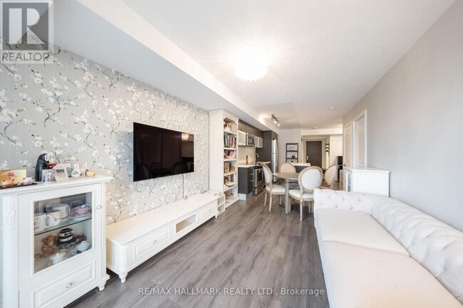 Building Photo - 386 Yonge St