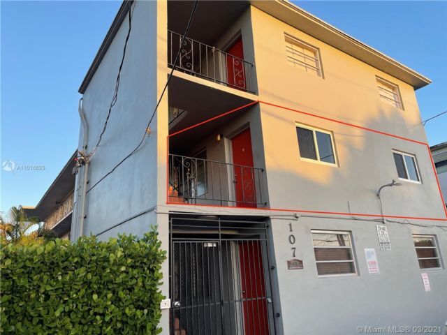 Building Photo - 107 SW 18th Ct