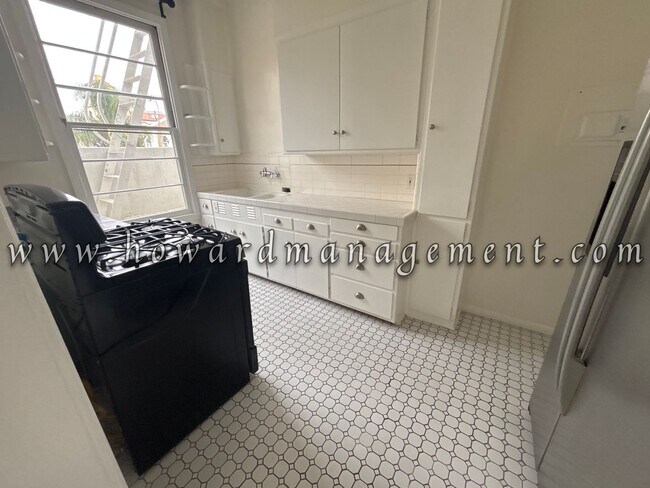 Building Photo - 00590RO