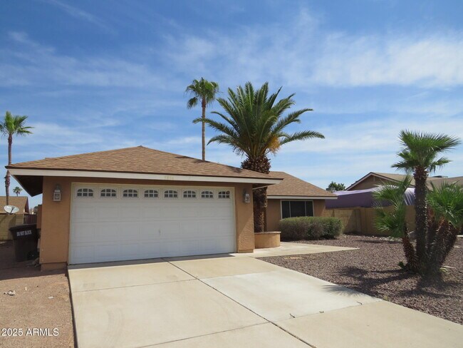 Foto del edificio - 7914 W Sweetwater Ave