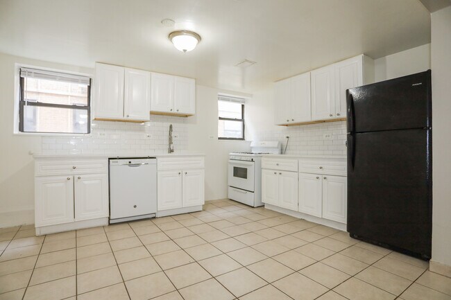 Foto del edificio - 1658 W Pratt Blvd