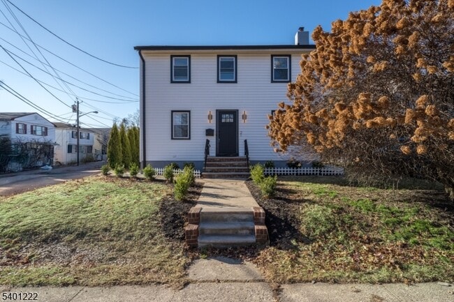 Building Photo - 21 Lombardy Pl