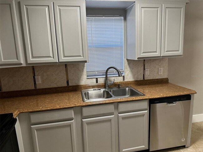 Building Photo - 46 N Fairfax Ave