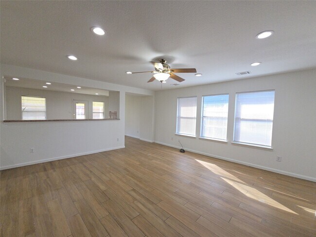 Building Photo - 4902 Mill Creek Dr