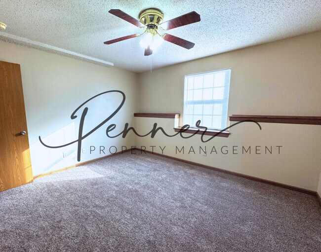 Foto del edificio - 132 N Crest Dr