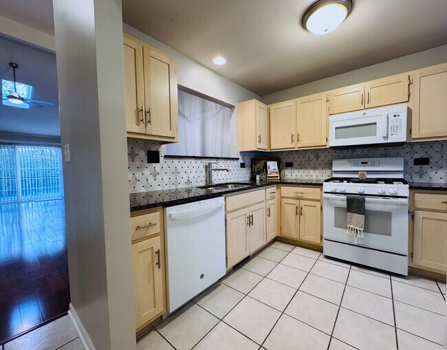 Foto del edificio - 6752 Coffman Dr