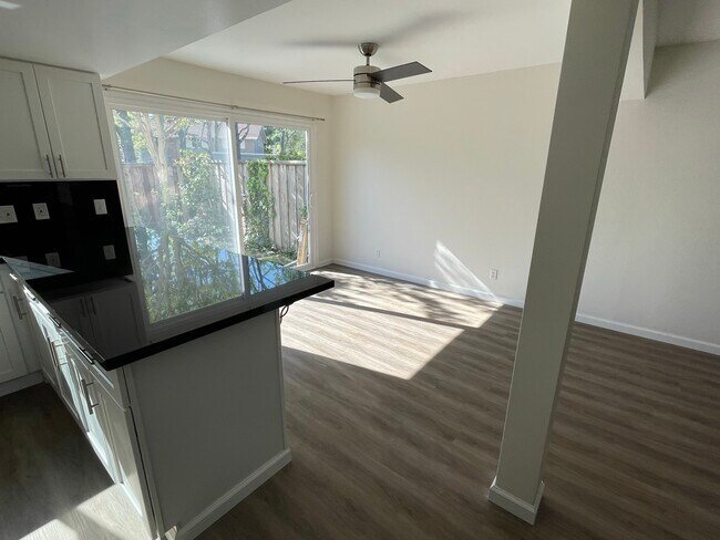 Building Photo - 68 Miramonte Dr