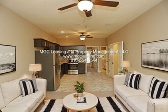 Building Photo - 2152 SW Timbertrace Ln