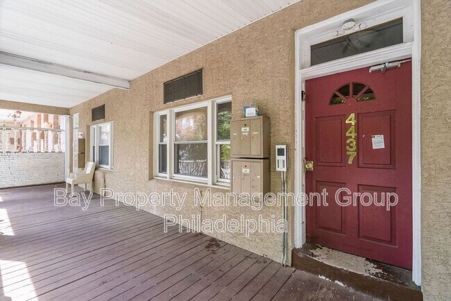 Building Photo - 4437 Chestnut St