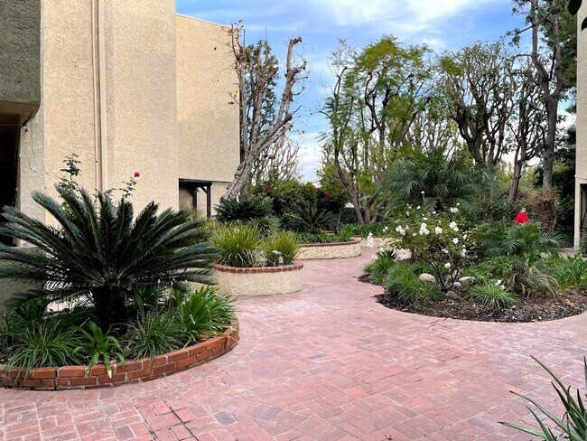 Building Photo - 497 E California Blvd