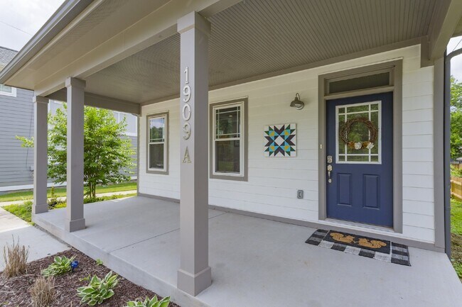 Building Photo - Beautiful 3BR/2.5BA house in North Nashville