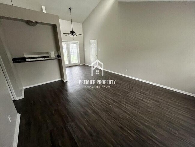 Foto del edificio - 4729 Laughlin Rd