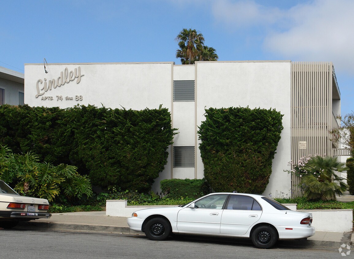 Foto principal - 74-88 N Laurel St. Apartments