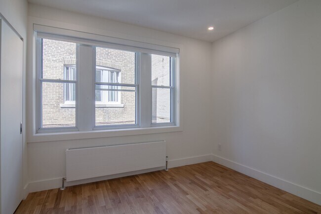 Building Photo - 3495 Av. Van Horne