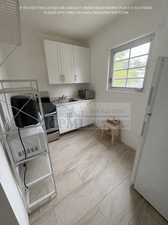 Interior Photo - 3631 Thomas Ave Miami, FL 33133