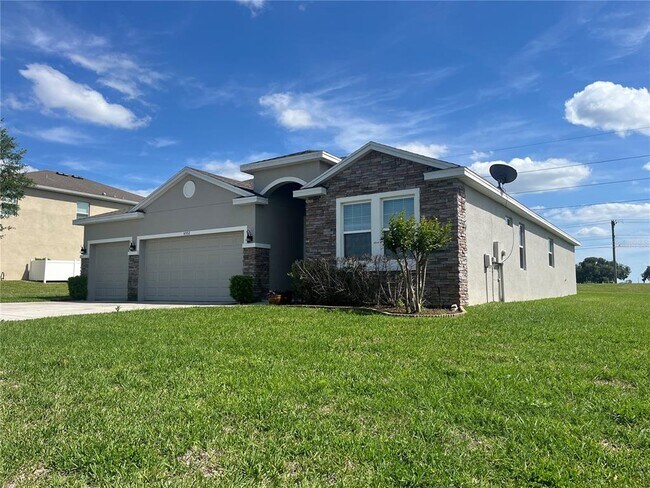 Building Photo - 4552 SW 65th Pl