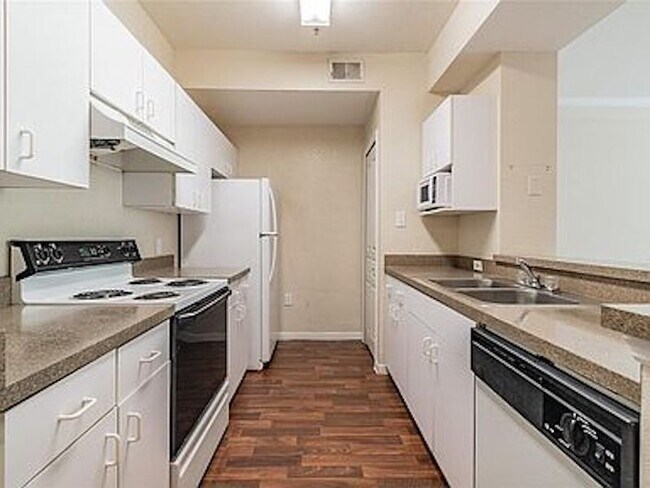 Building Photo - 17106 Carrington Park Dr