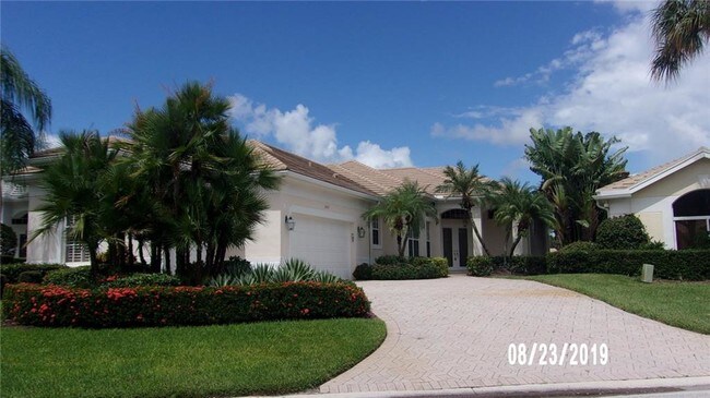 Building Photo - 2424 SW Manor Hill Dr