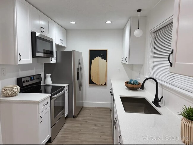 Building Photo - 16814 Barcelona Dr