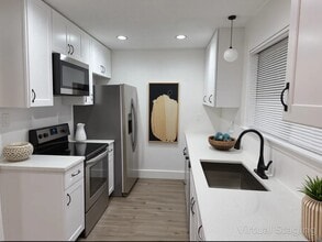 Building Photo - 16814 Barcelona Dr Building Photo - 16814 Barcelona Dr