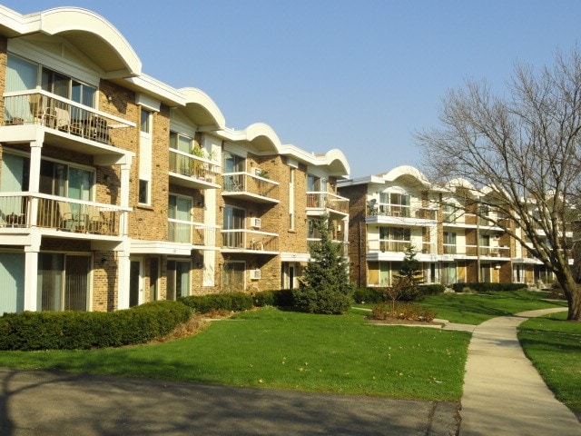 Olympus Gardens Condominiums Apartments - Naperville, IL | Apartments.com