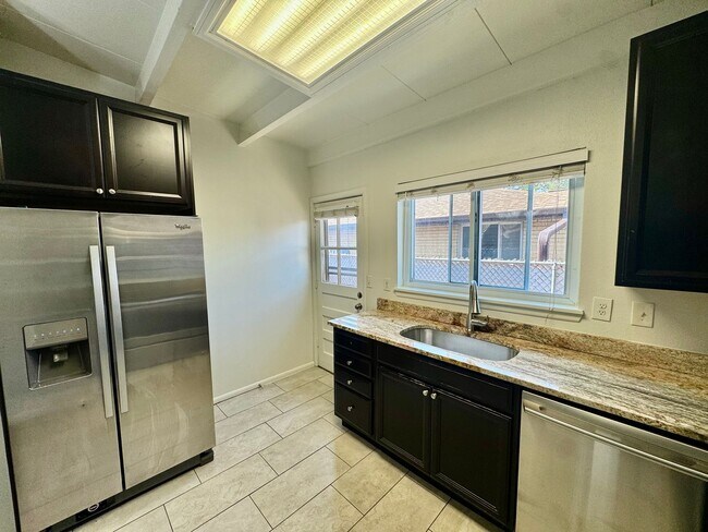 Foto del edificio - 2260-2268 Ames St