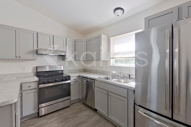 Building Photo - 2852 SW 161st Loop