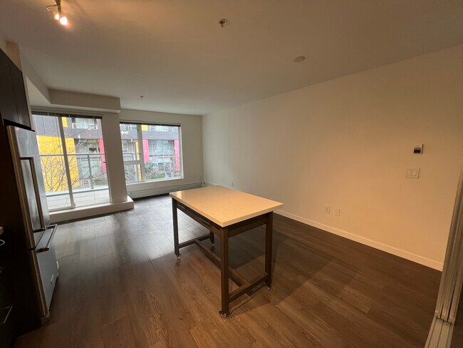 Building Photo - 302-384 E 1st Avenue