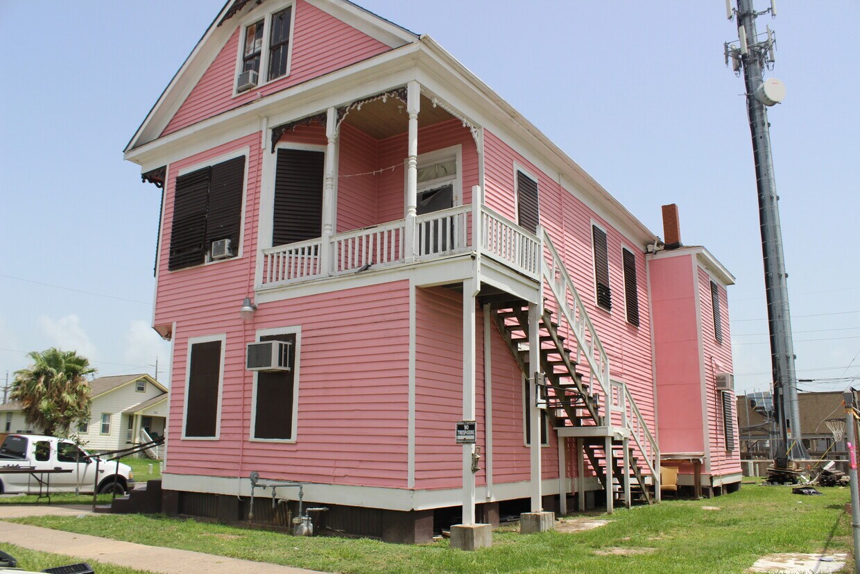 Primary Photo - 3401 Winnie St