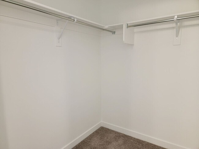 Foto del edificio - 4 Bed 2.5 Bathroom Townhouse