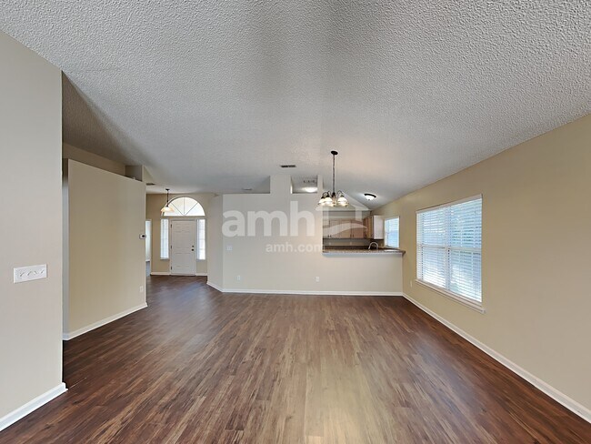 Foto del edificio - 6118 Alpenrose Ave