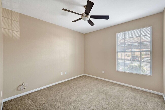 Foto del edificio - Ground Floor 2BD/2BA Condo in Gated Henderson Community – Resort-Style Amenities!