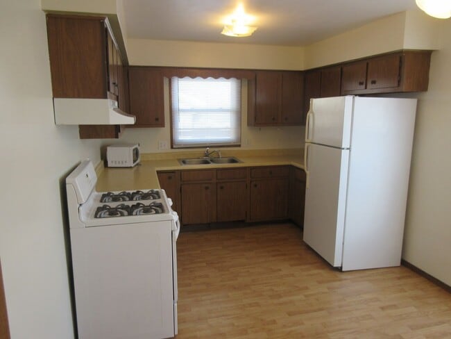 Building Photo - 410