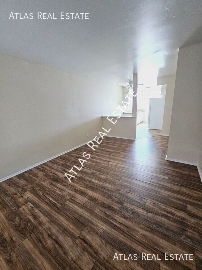 Building Photo - ONE MONTH FREE!! Great 2 bedroom NOW Avail...