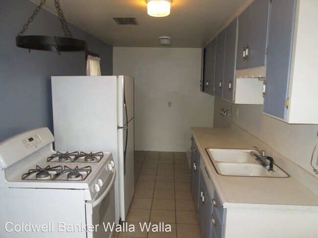Building Photo - 2 br, 1 bath House - 105 Winnebago