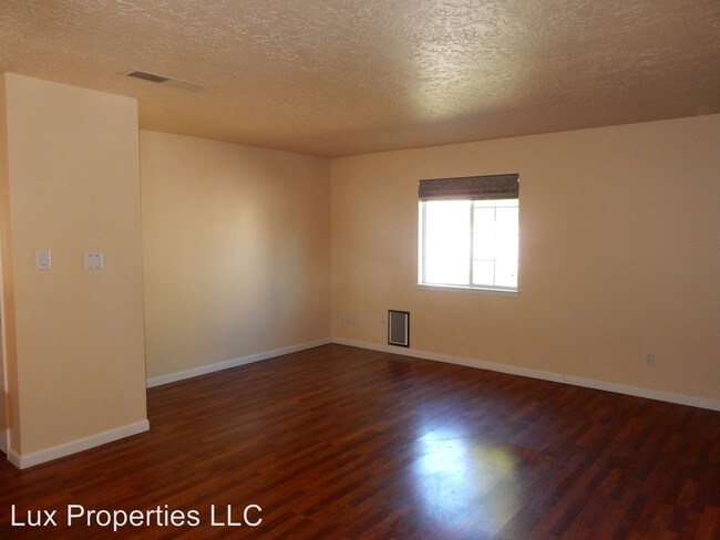 Building Photo - 717 Tranquilino Ct NE