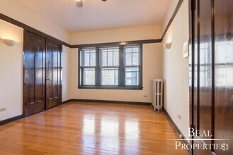 Building Photo - 816 W Waveland Ave